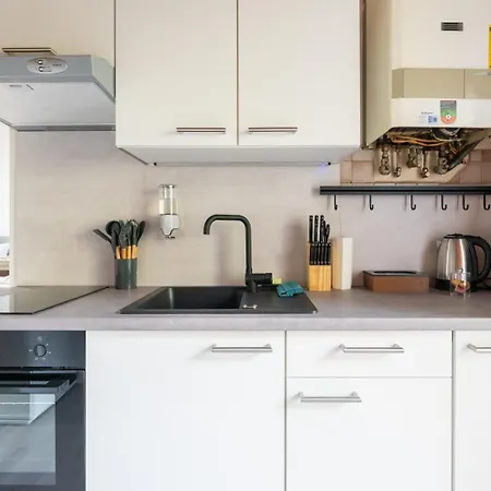 Chic In - Balcony & Easy Access *