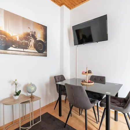 Chic In - Balcony & Easy Access شقة