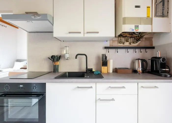 Chic In - Balcony & Easy Access *