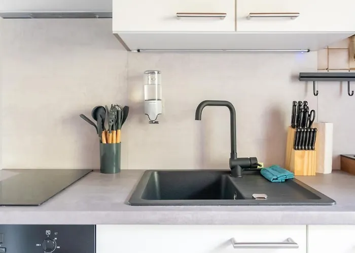 Apartment Chic In - Balcony & Easy Access