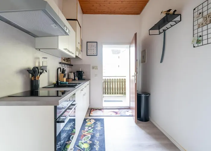 Chic In - Balcony & Easy Access *