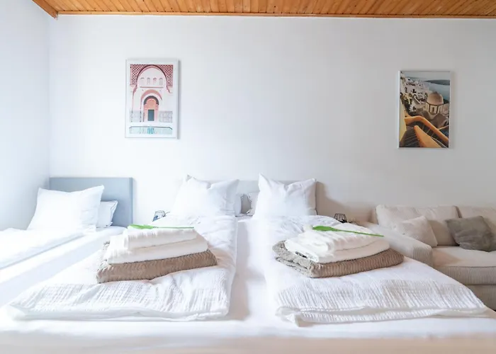 Chic In - Balcony & Easy Access Apartment Leoben (Styria)