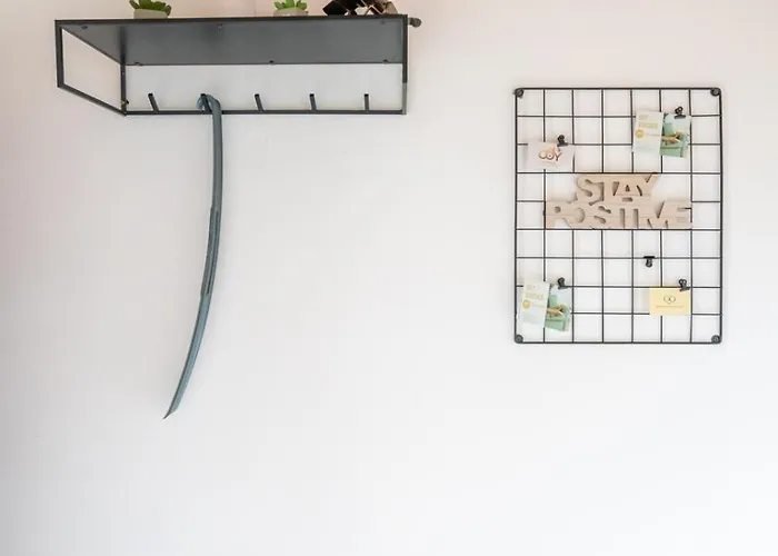 Chic In - Balcony & Easy Access Apartment