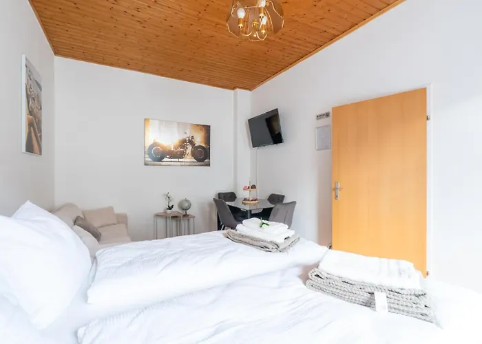 Apartment Chic In - Balcony & Easy Access *