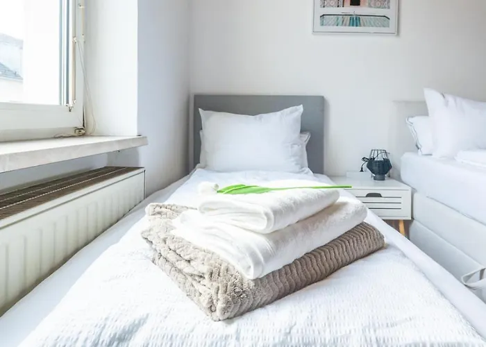 Chic In - Balcony & Easy Access Apartment Leoben (Styria)