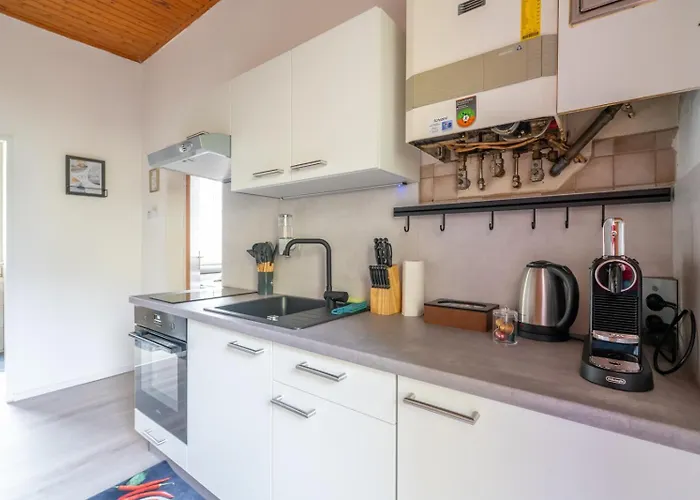 Chic In - Balcony & Easy Access Apartment *