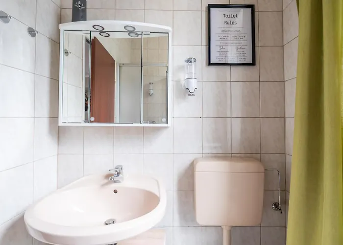 Chic In - Balcony & Easy Access Apartment